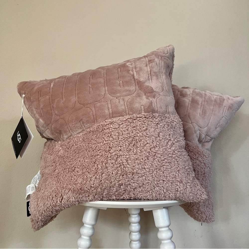 Set of 2 UGG pillows with duck feathers 20” x 20”